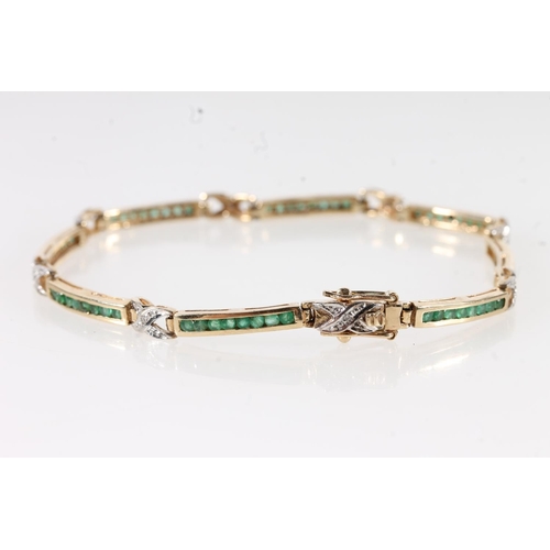 657 - 9ct gold tennis style bracelet set with small diamonds and emeralds, 6.7g gross.