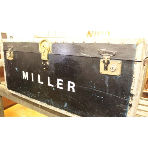 736 - Vintage trunk