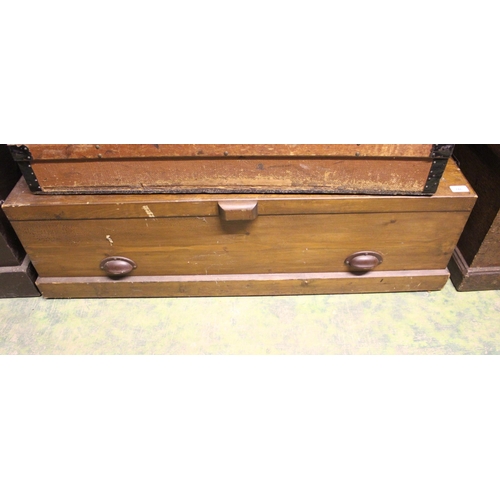 746 - Pine hinged top trunk, 107cm wide.