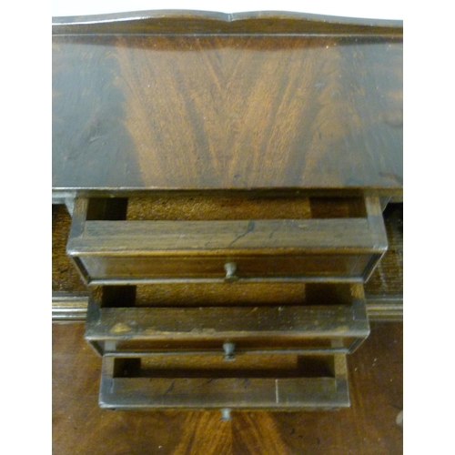 532 - Reproduction bonheur du jour, the superstructure top with three short drawers and pigeonholes, fold-... 