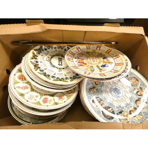 426 - Collection of Wedgwood calender plates.