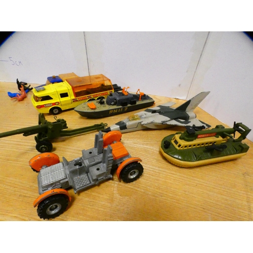 41 - Dinky, Matchbox and other diecast vehicles to include tanks, racing cars etc.