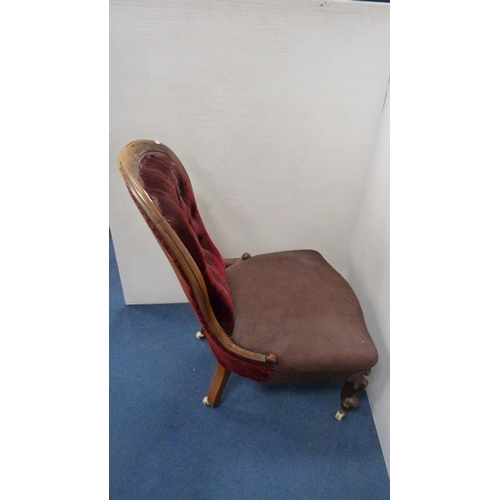 417 - Victorian walnut lady's spoon-back chair, with serpentine front, on ceramic castors.