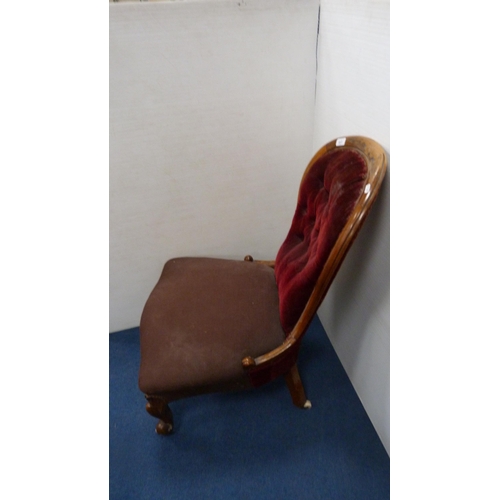 417 - Victorian walnut lady's spoon-back chair, with serpentine front, on ceramic castors.