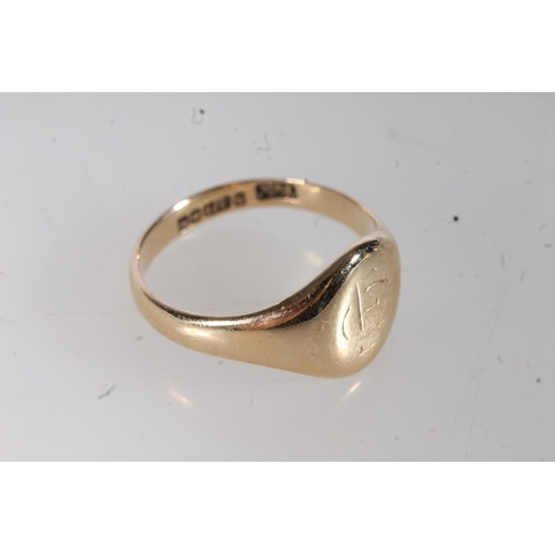 454 - 9ct gold signet ring, size L/M, 3.1g.