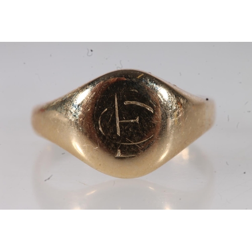 454 - 9ct gold signet ring, size L/M, 3.1g.