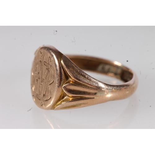 456 - 9ct gold signet ring, size Q/R, 2.4g.