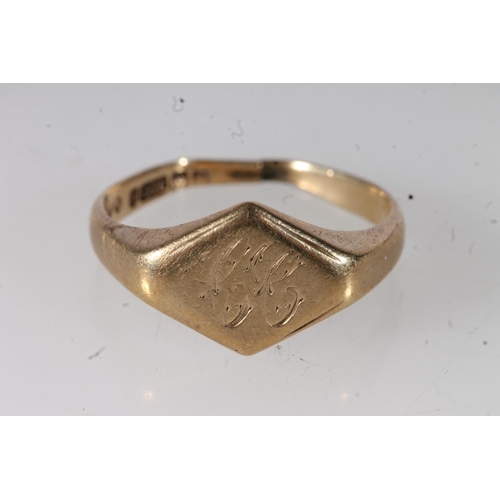 461 - 9ct gold signet ring, clipped, 4.8g.