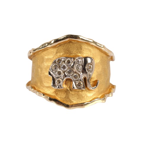 14kt gold ring, white metal elephant design set with small diamond chips, marked 585 'Altinbas', ring size Q/R, 6.2g