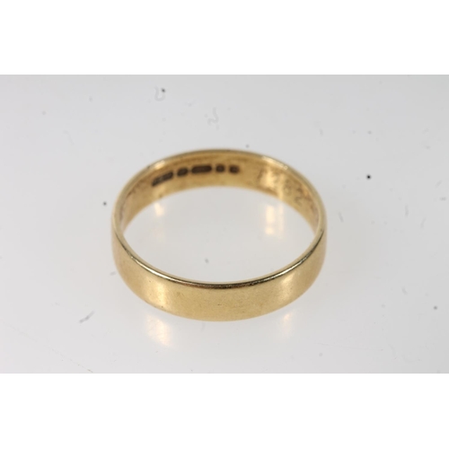 419 - 18ct gold wedding band, maker S&W, 3.7g.