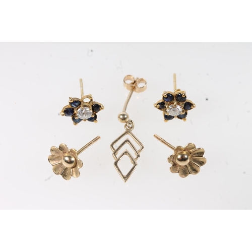 425 - Five 9ct gold earrings, 1.5g.