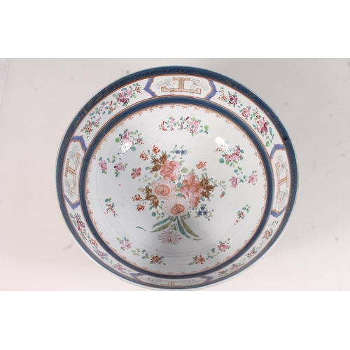 448 - Samson armorial punch bowl in the Chinese taste, circa early 19th century, decorated with colourful ... 