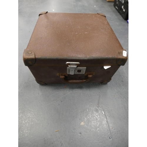 101 - Group of projectors and related items.
