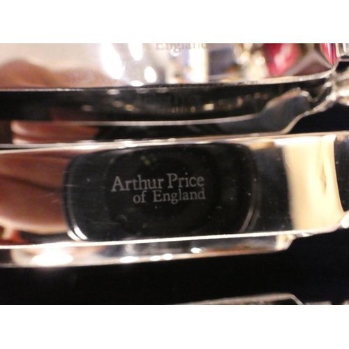 98 - Viner's stainless steel canteen of cutlery.