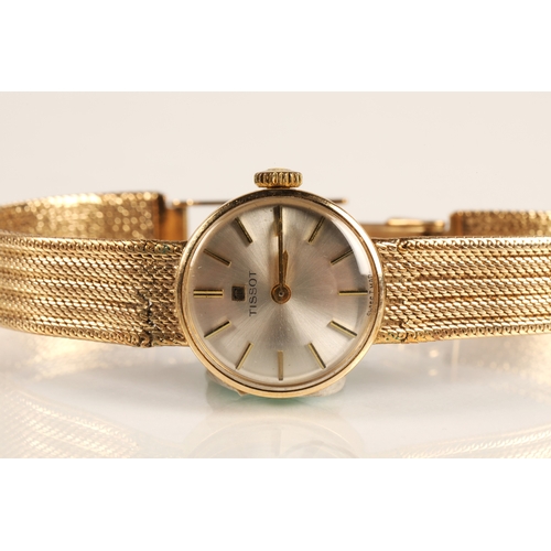 200 - 9ct gold ladies Tissot wristwatch, 17.4g