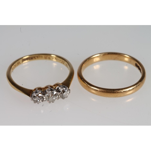 110 - 18ct yellow gold and platinum three stone diamond ring, the three diamonds in claw setting, size J, ... 