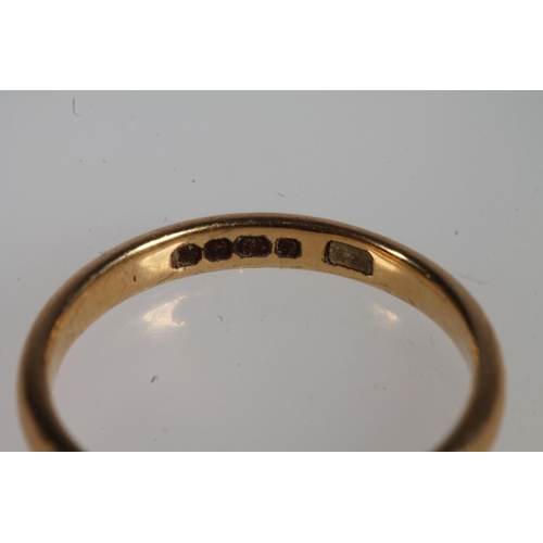 110 - 18ct yellow gold and platinum three stone diamond ring, the three diamonds in claw setting, size J, ... 