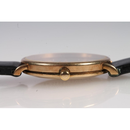 198 - Gents 9ct gold cased Record De Luxe quartz wristwatch, with date aperture at three o'clock, inscribe... 