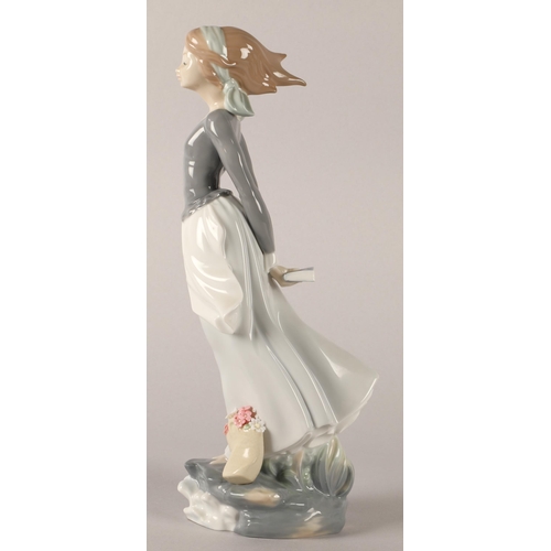 21 - Lladro figurine Sea Breeze 4922