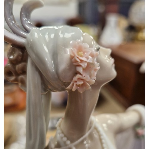 19 - Lladro Figurine The Grand Dame no. 1568