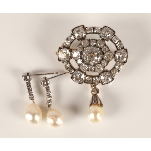 61 - Impressive diamond encrusted brooch, central 1.5 carat stone surrounded by six 0.20 stone interspers... 