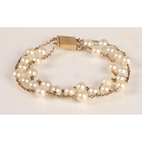 67 - Ladies 9ct yellow gold pearl bracelet, 20cm long