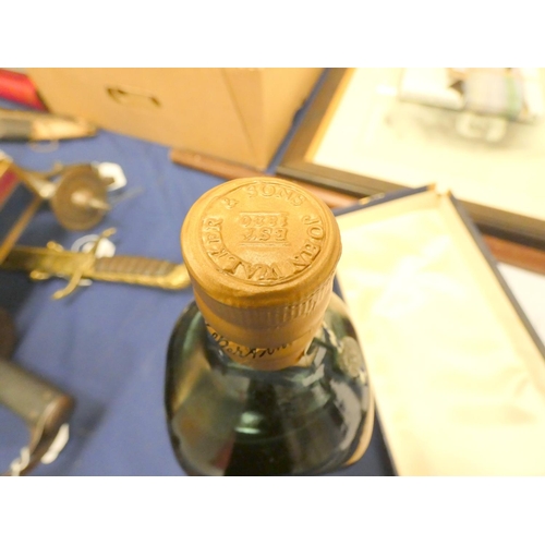 57 - Johnnie Walker Blue Label blended Scotch whisky. 43% ABV 1L.