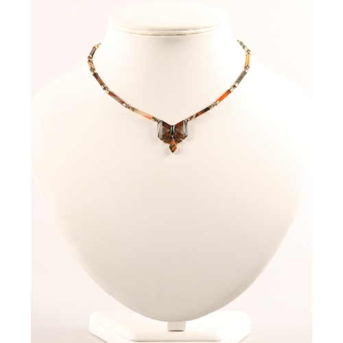 56 - Ladies agate necklace mounted in unmarked yellow metal, 39cm long