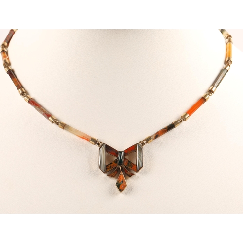 56 - Ladies agate necklace mounted in unmarked yellow metal, 39cm long