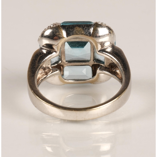 62 - Ladies 18ct white gold topaz ring, central stone surrounded by four rectangular stone interspersed w... 