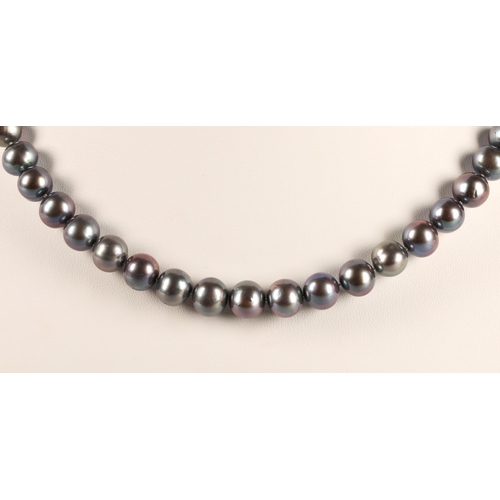 63 - Tahitian pearl necklace with 14k yellow gold clasp, 45cm long
