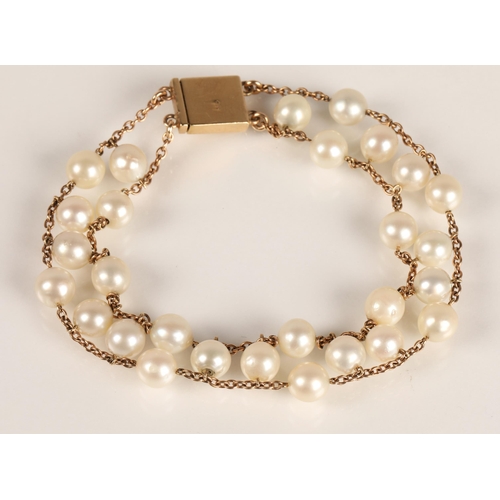 67 - Ladies 9ct yellow gold pearl bracelet, 20cm long