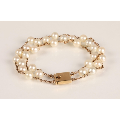 67 - Ladies 9ct yellow gold pearl bracelet, 20cm long