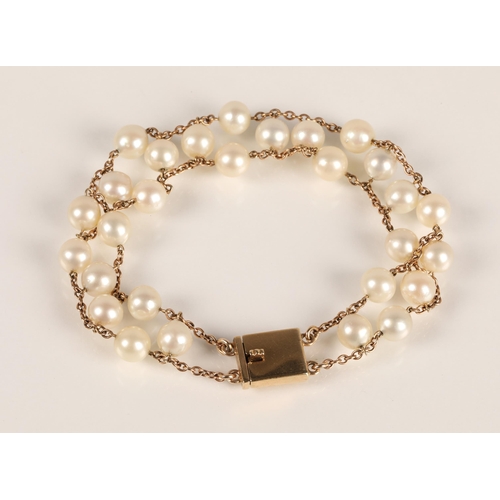 67 - Ladies 9ct yellow gold pearl bracelet, 20cm long