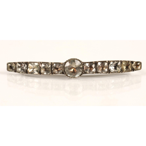 70 - Group of Georgian and later jewellery to include a mourning brooch or bracelet link with central por... 