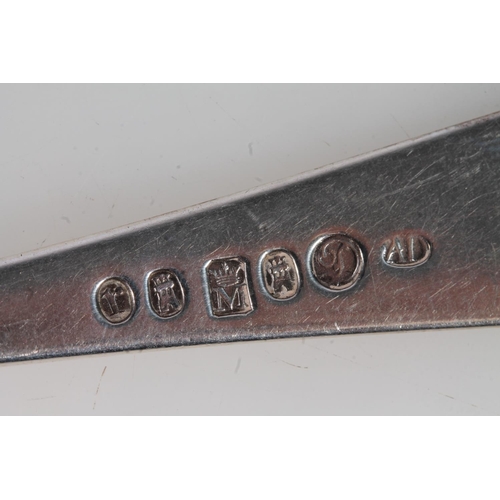 11 - William IV silver vinaigrette, of rectangular shape with canted corners and engine turned decoration... 