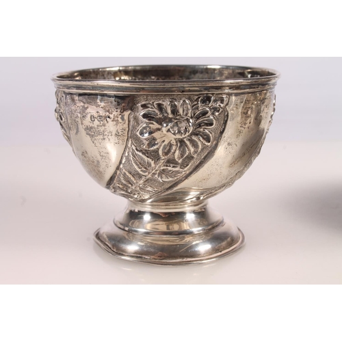 49 - Victorian silver bon-bon dish or bowl with heavily decorated body with lion head mounted supports, R... 