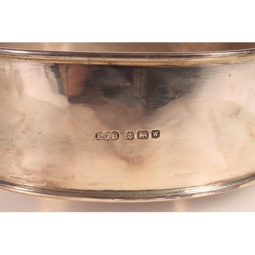 58 - Victorian silver pedestal stand, with gadrooned borer tapering to conforming undertier on three lion... 