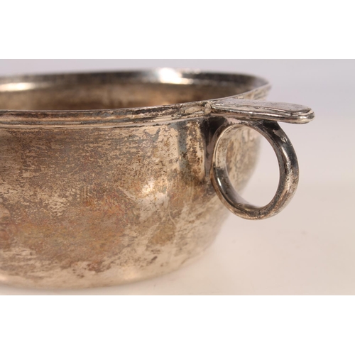 39 - Victorian Sterling silver twin handled porringer or quaich, the plain body flanked by loop handles, ... 