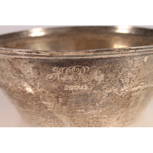 39 - Victorian Sterling silver twin handled porringer or quaich, the plain body flanked by loop handles, ... 