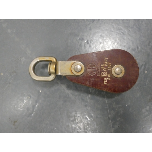 29 - Aldis 303 projector and screen.