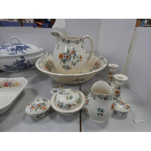 31 - Cauldon toilet set, Victorian punch bowl, Mason's 'Applique' pattern octagonal bowl, Copeland Spode ... 