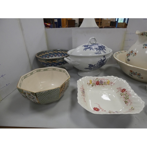 31 - Cauldon toilet set, Victorian punch bowl, Mason's 'Applique' pattern octagonal bowl, Copeland Spode ... 