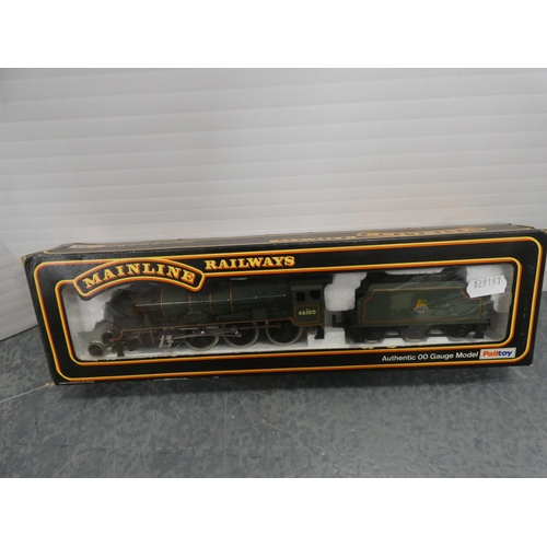 53 - Hornby Railways 4472 Flying Scotsman loco with tender, OO gauge Mainline Railways 46100 loco with te... 