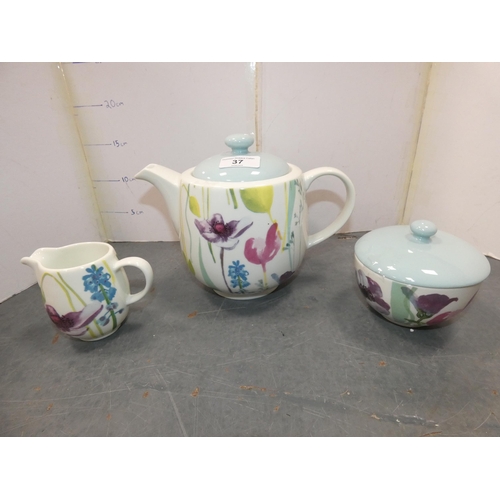 37 - Portmeirion 'Water Garden' pattern part dinner set.