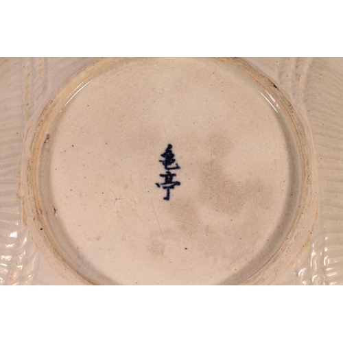 15 - Japanese pottery bowl, 19cm diameter.