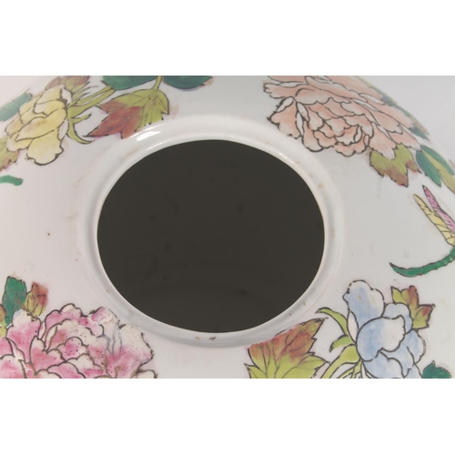 30 - Mid 20th century Chinese porcelain jar, 26cm high.