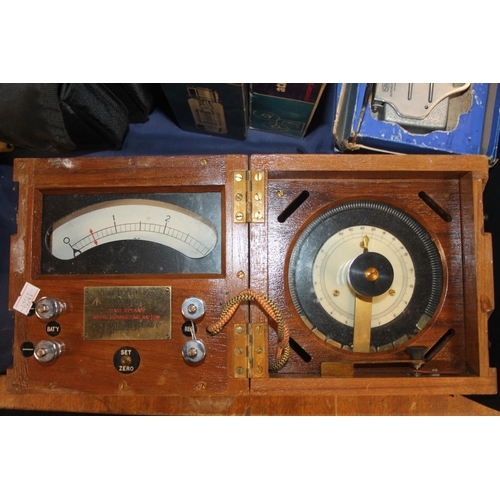 40 - Admiralty 1640 tester, a cine lighting fitting in original box, projector lamps and equipment, etc.