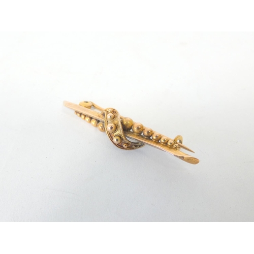 Victorian 9ct gold Etruscan bar brooch. 2g.