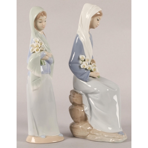 26 - Two Lladro figures to include 4650 Girl with Calla Lilies, and 4972 sitting with lilies (2)